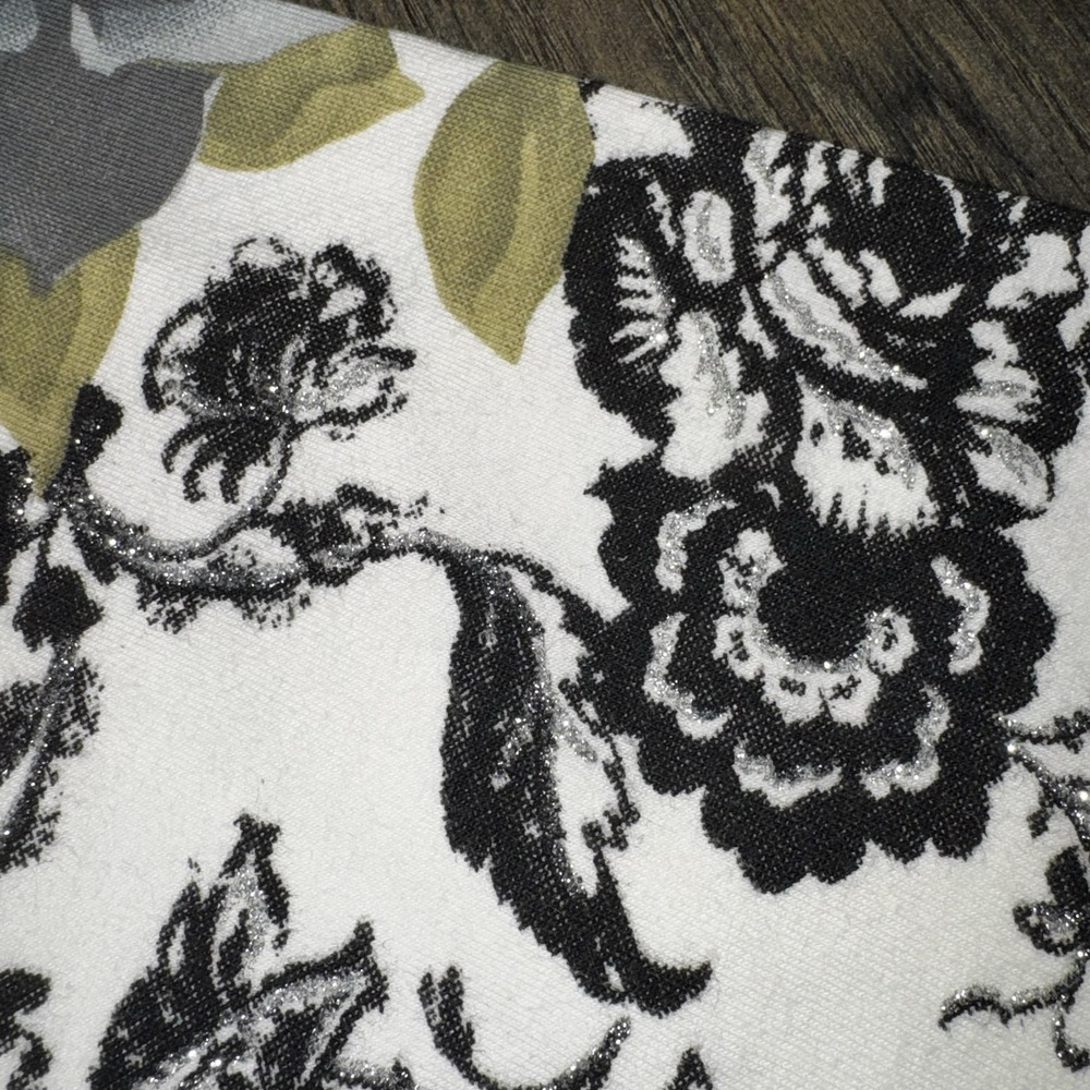 Gloria Vanderbilt Women's M Stretch Top Floral V Neck Short Sparkly Dainty‎ Top - Picture 9 of 12